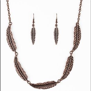 Feather me beautiful necklace w/earrings